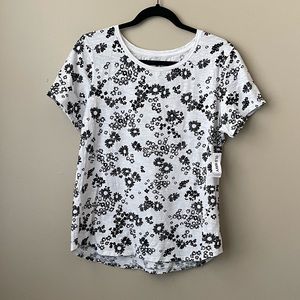 NWT Large floral t-shirt. Old Navy relaxed fit short sleeve top with flowers